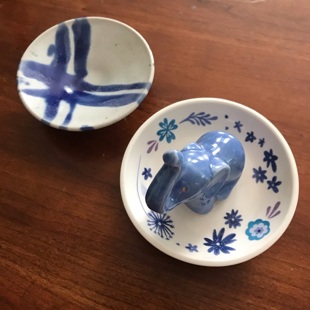 2 Jewelry Holders